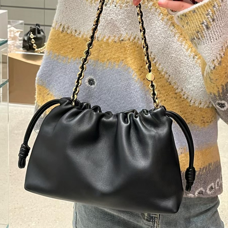 Ženska crossbody torba u stilu oblaka, bucket oblik od prave kože, zatvaranje šnuralom, dvije sloje kože, unutarnji džep za mobitel