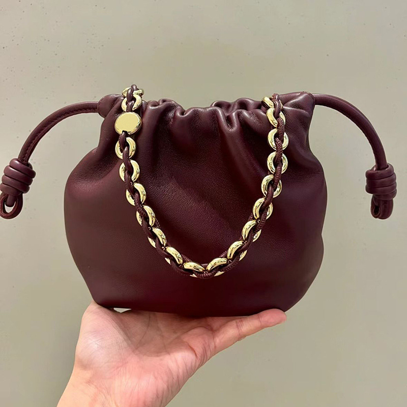 Ženska crossbody torba u stilu oblaka, bucket oblik od prave kože, zatvaranje šnuralom, dvije sloje kože, unutarnji džep za mobitel