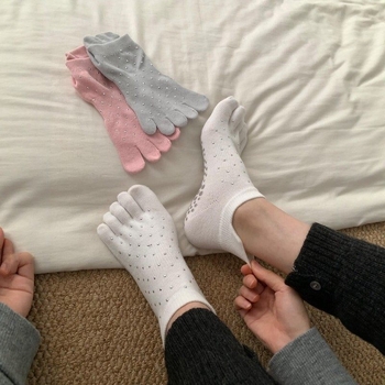 Yoga čarape sa silikon granula protivkliznim, kratke cijevne čarape s pet prstiju, pamuk, za žene 18–40, sve sezone (protivklizno, upija znoj, otporne na miris, otporne na trenje)