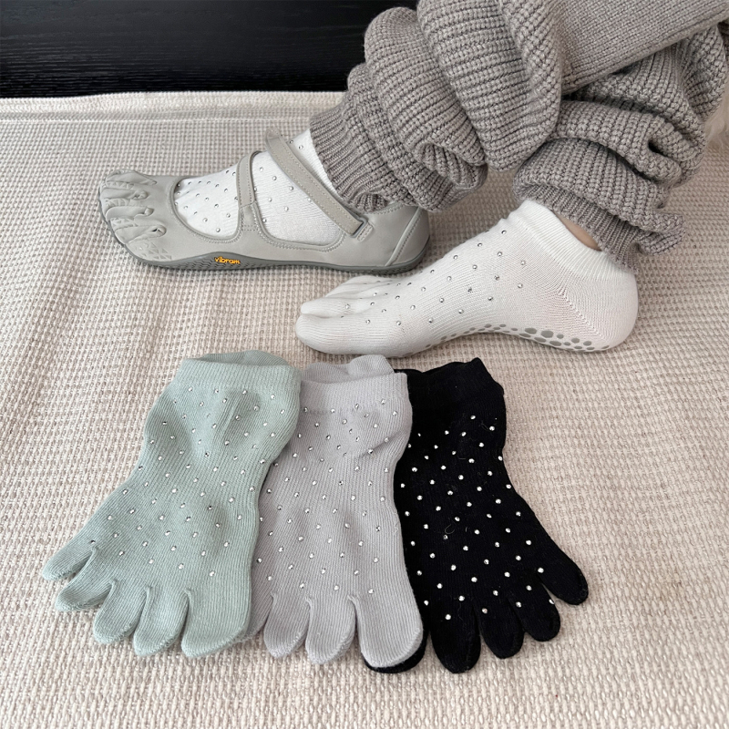 Yoga čarape sa silikon granula protivkliznim, kratke cijevne čarape s pet prstiju, pamuk, za žene 18–40, sve sezone (protivklizno, upija znoj, otporne na miris, otporne na trenje)