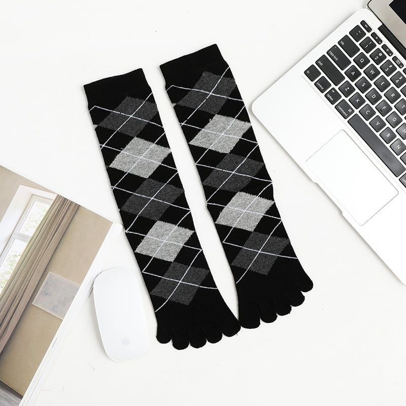 Мъжки петопръстни чорапи, гребен памук, жакардова тъкан, каре шарка, дишащи