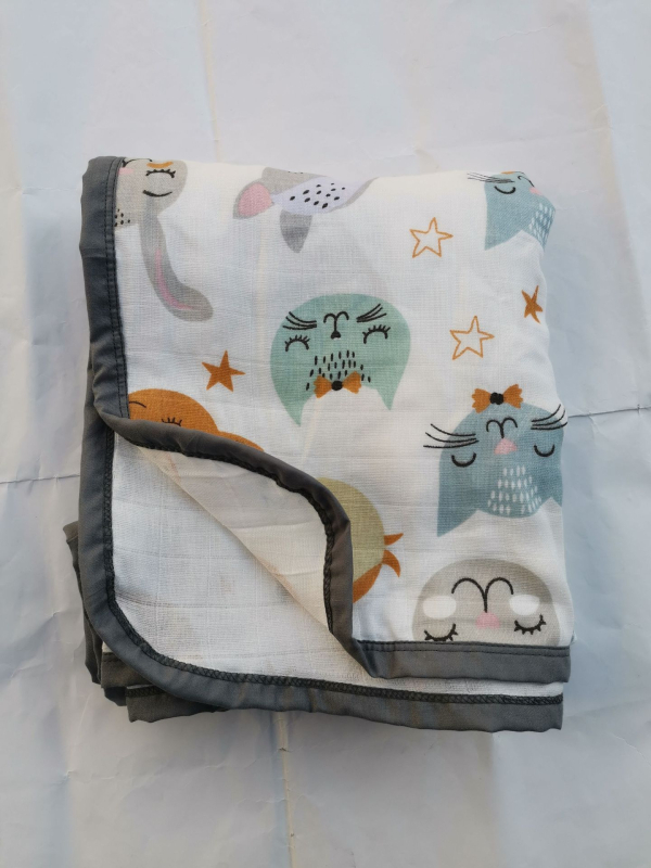 Prosop de înfășurare din bumbac muselin cu patru straturi — 95%+ bumbac; modele animale, desene animate și flori; pentru sugari și copii mici