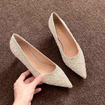 Сватбени обувки за жени – остър нос, сатенен горен материал, нисък ток, котешки ток, PU стелка