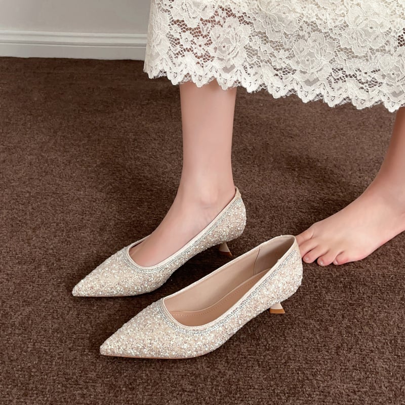 Сватбени обувки за жени – остър нос, сатенен горен материал, нисък ток, котешки ток, PU стелка