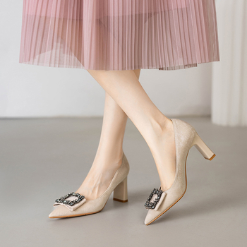 Банкетни обувки на ток с остър нос, горнище от замша, височина на тока 6–8 см, дебел ток, стелка от суперфибър