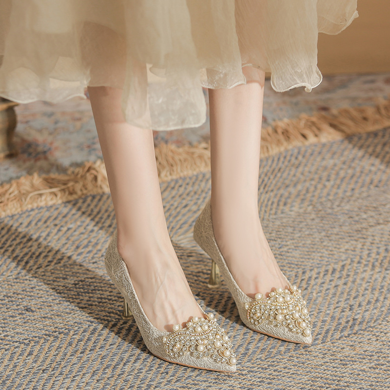 Ženske vjenčane cipele s špicastim vrhom, gornji dio od sintetičke kože, 6-8 cm visokih potpetica, gumeni đon