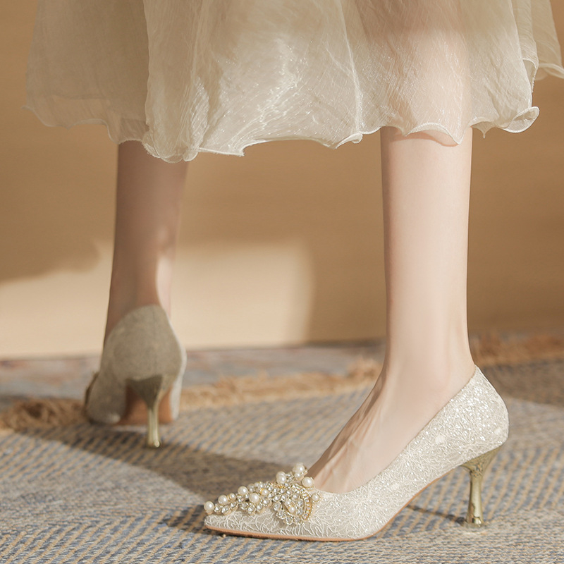 Ženske vjenčane cipele s špicastim vrhom, gornji dio od sintetičke kože, 6-8 cm visokih potpetica, gumeni đon