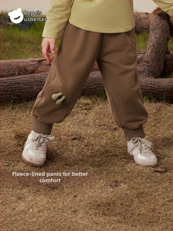 Beitaisi Gyermek nadrág fleece-béléssel, pamut-keverék anyag (85,1% pamut), középmagas derekú elasztikus övvel