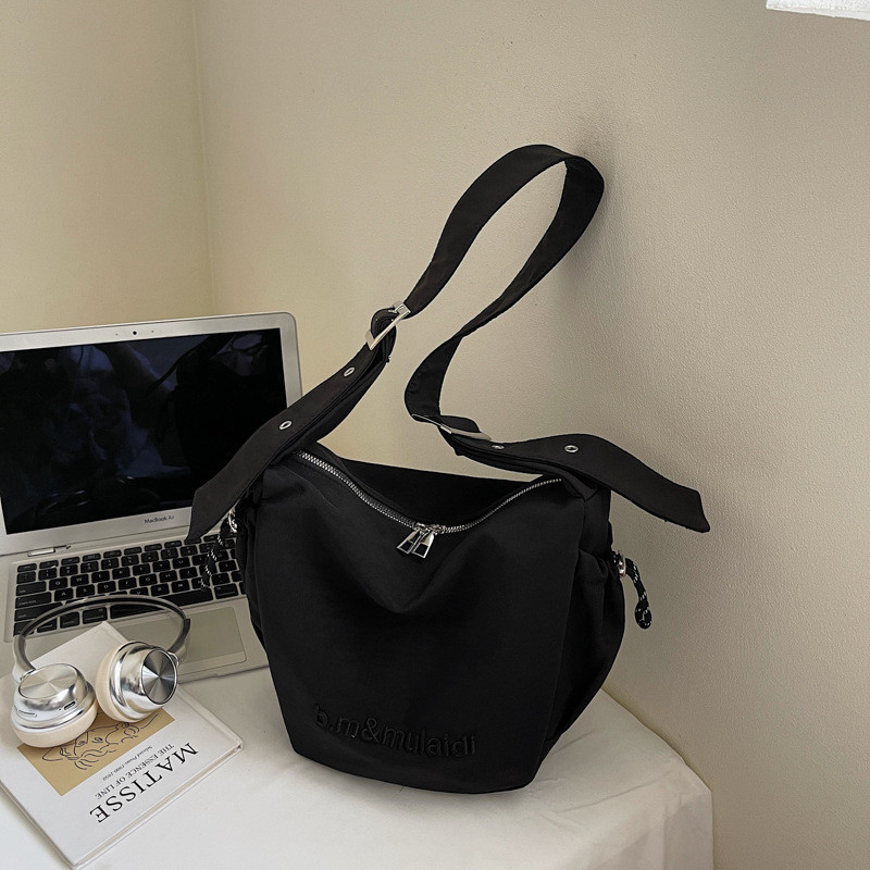Unisex nylon torba preko tijela, horizontalnog kvadratnog oblika, zatvarač, poliester podstava, džep za telefon