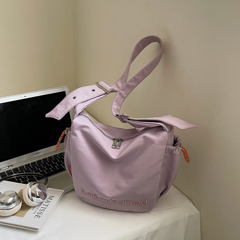 Unisex nylon torba preko tijela, horizontalnog kvadratnog oblika, zatvarač, poliester podstava, džep za telefon