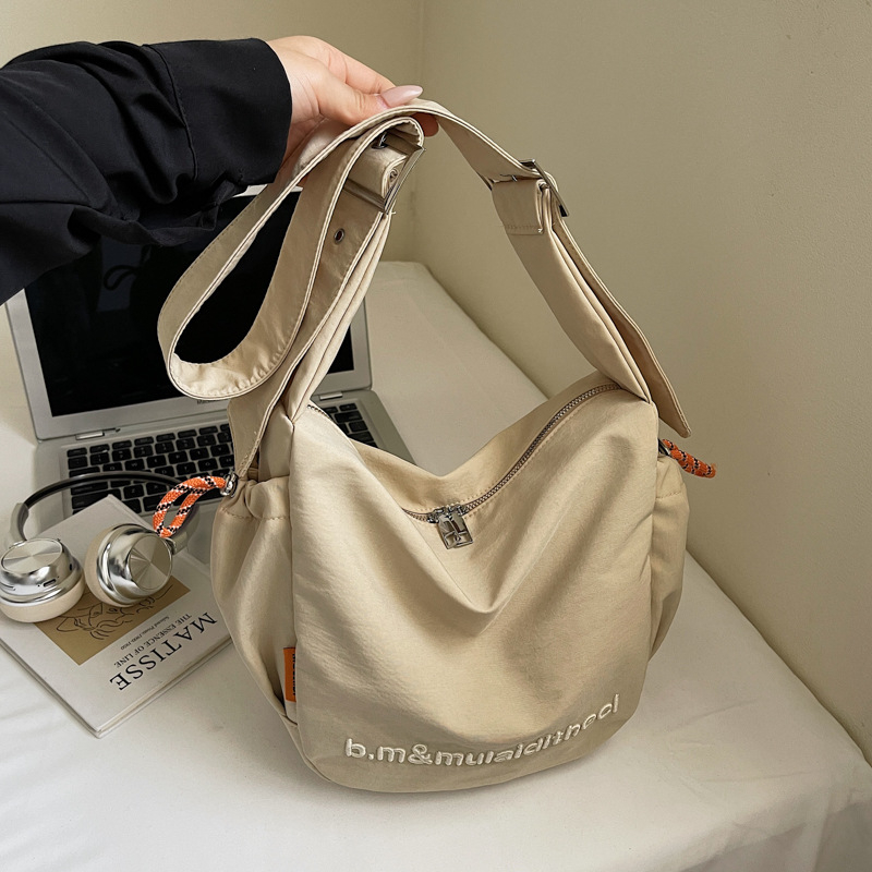 Unisex nylon torba preko tijela, horizontalnog kvadratnog oblika, zatvarač, poliester podstava, džep za telefon