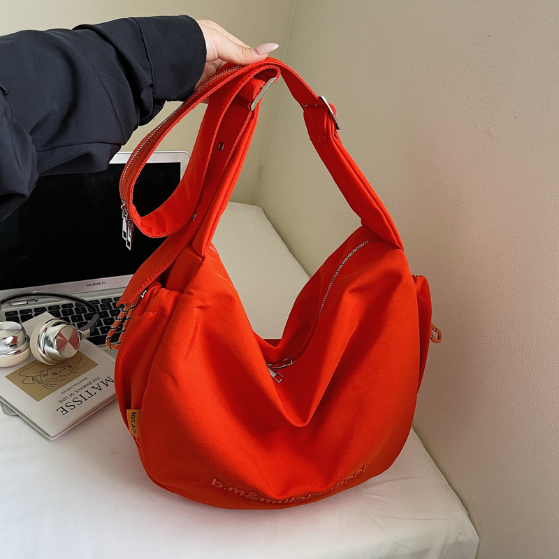 Unisex nylon torba preko tijela, horizontalnog kvadratnog oblika, zatvarač, poliester podstava, džep za telefon