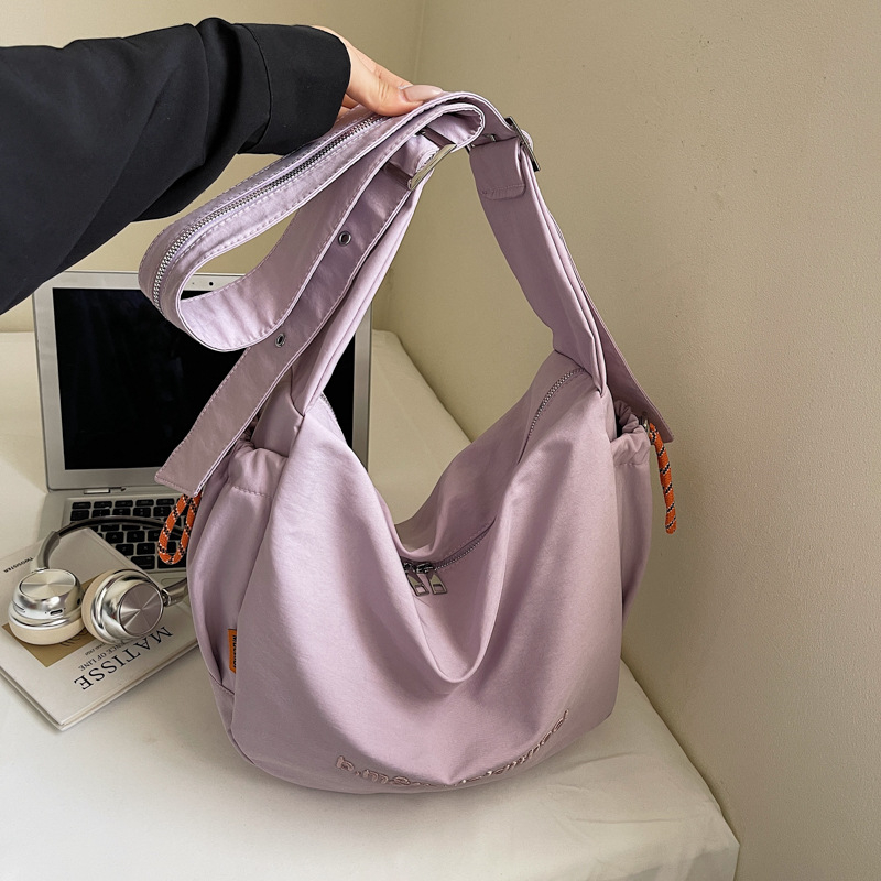 Unisex nylon torba preko tijela, horizontalnog kvadratnog oblika, zatvarač, poliester podstava, džep za telefon
