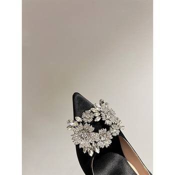 Дамски високи токчета с остър нос, кристална снежинка и винена чаша – сатенен горен слой, кожена подметка, вътрешност от овча кожа, 6–8 см