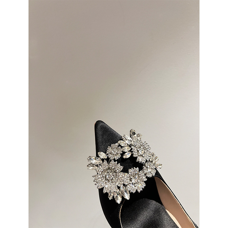 Дамски високи токчета с остър нос, кристална снежинка и винена чаша – сатенен горен слой, кожена подметка, вътрешност от овча кожа, 6–8 см