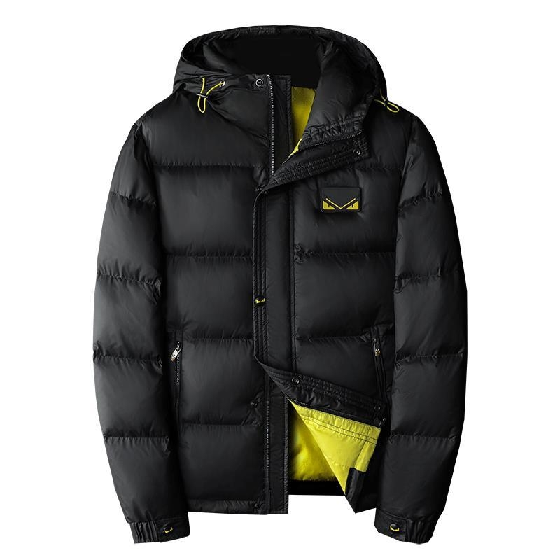 Muška down jakna s kapuljom i izšivkom Mali čudovište; punilo kačji puh; udio kašmira 86–90%; vanjski materijal klorirano vlakno