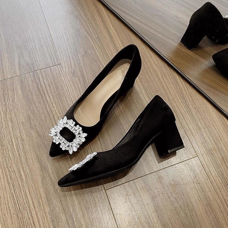 Дамски високи токчета с остър нос, велурена горна част, средно дебело токче 3–6 см, гумена подметка, PU стелка