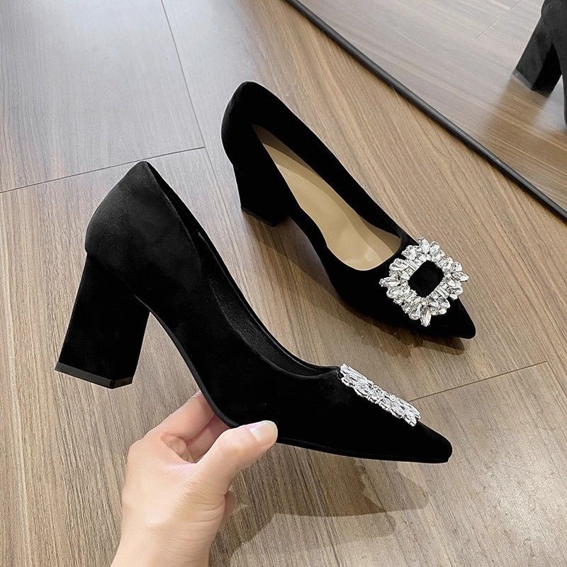 Дамски високи токчета с остър нос, велурена горна част, средно дебело токче 3–6 см, гумена подметка, PU стелка