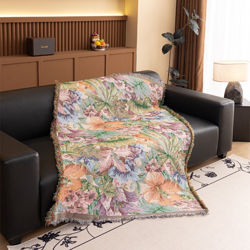 Διακοσμητικό γοβλέν για διακόσμηση χώρου, ορθογώνιο και πολυλειτουργικό κάλυμμα για καναπέ και καρέκλες. Υλικό: μείγμα πολυεστέρα-βαμβακιού; Μηχανικά υφαντό; Μοτίο: λουλούδια/χορτάρια/φυλλά; Στυλ: Νέο Κινέζικο Στυλ.