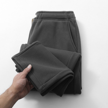 Спортни панталони с прави крачоли; кадифена материя с Cupro влакна; средно висока талия; микроеластичност; удебелена материя