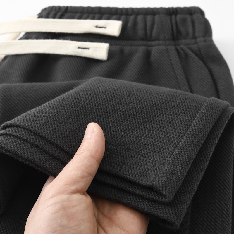 Спортни панталони с прави крачоли; кадифена материя с Cupro влакна; средно висока талия; микроеластичност; удебелена материя