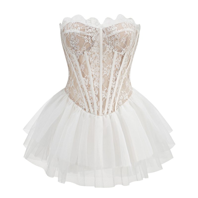 Hálós ruha váll nélküli aszimmetrikus szoknyával, egyszínű mintázat, 90–95% elasztán, kollázs/varrás