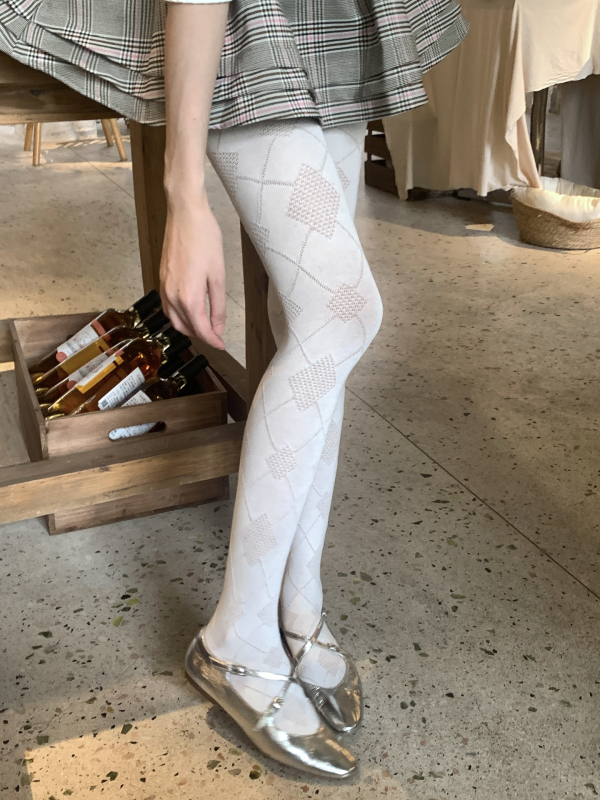 Gyémántmintás harisnya, lábujjbarát kialakítás, fenékemelő és formázó hatás, közepes vastagság