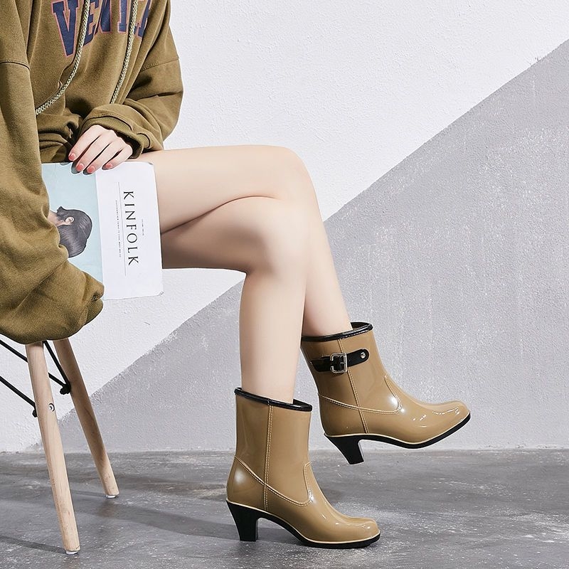 Női PVC esőcsizmák, PVC felső rész, középső cső magasságú, 6–8 cm magas sarkú, normál vastagság