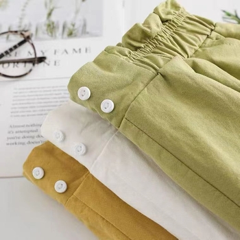 Lányoknak készült pamut rövidnadrág nyárra, középmagas derekú, elasztikus derákszíj, 3-8 éveseknek.