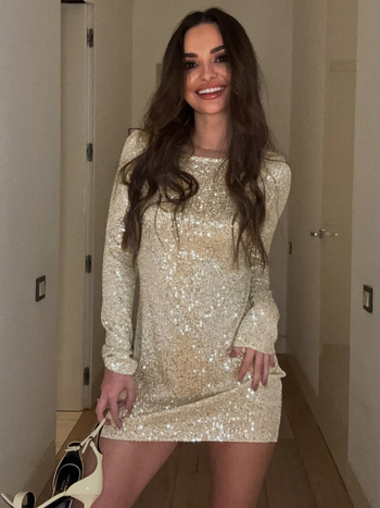 Poliészteres flitteres ruha, hosszú ujjú, kerek nyakú, magas derekú sziluettel