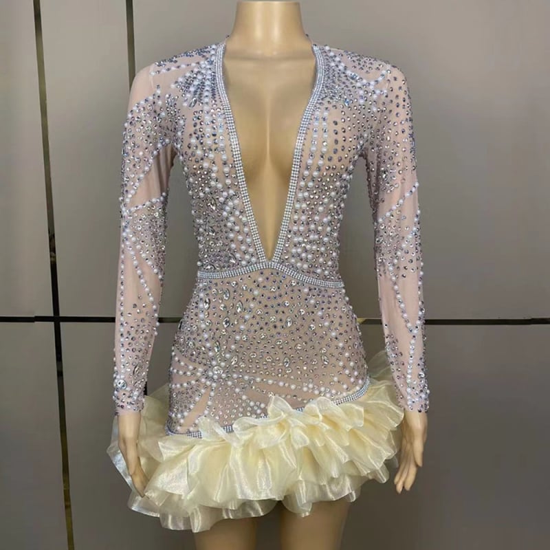 Haljina od spandexa s rhinestones, perlama i resama, okrugli izrez, dugi rukavi, kratka suknja, uski kroj u bokovima