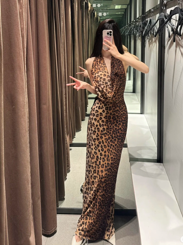Haljina od mrežastog materijala s leopardim uzorkom, halterneck izrez, duga A-linija silueta, poliester