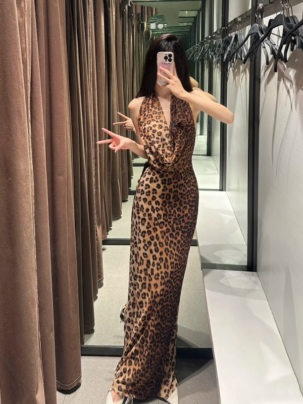 Haljina od mrežastog materijala s leopardim uzorkom, halterneck izrez, duga A-linija silueta, poliester