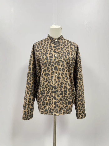 Ženski kaput s leopard printom, slobodan kroj, poliester tkanina, dugi rukavi, goler s polu-rolkom (Proljeće 2025)