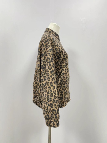 Ženski kaput s leopard printom, slobodan kroj, poliester tkanina, dugi rukavi, goler s polu-rolkom (Proljeće 2025)