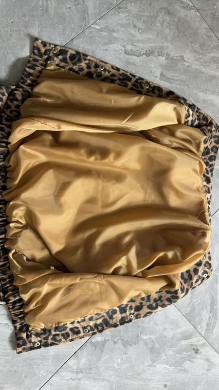 Ženski kaput s leopard printom, slobodan kroj, poliester tkanina, dugi rukavi, goler s polu-rolkom (Proljeće 2025)