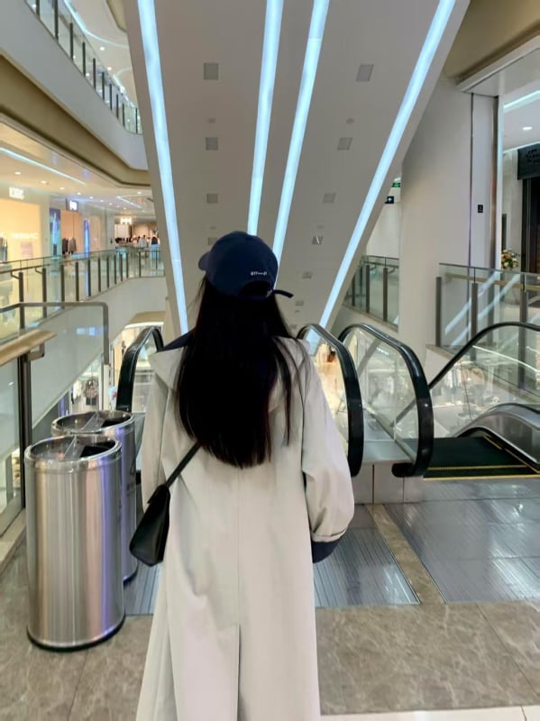 Дамски дълъг тренчкот с качулка, едноцветен модел, дълги ръкави, сложна изработка, уличен хипстър стил, есен 2025