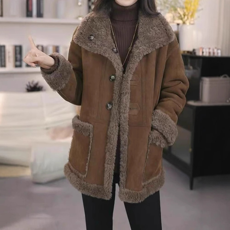 Fleeczes béléses kabát, kétoldalas szőrme, lazán szabott, középhosszú (50-65 cm), rever gallér, hosszú ujjú, poliészter 95%