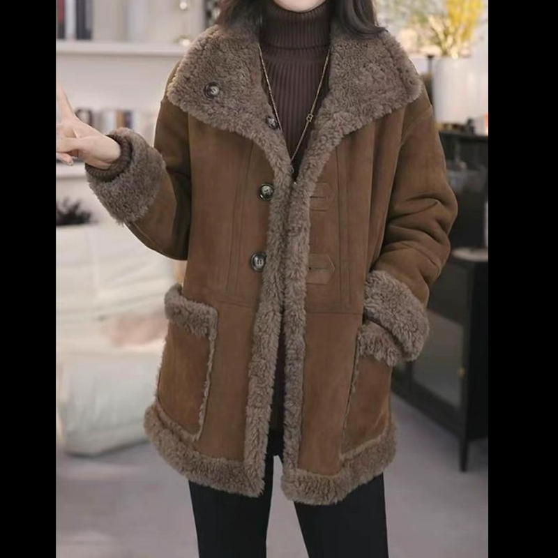 Fleeczes béléses kabát, kétoldalas szőrme, lazán szabott, középhosszú (50-65 cm), rever gallér, hosszú ujjú, poliészter 95%