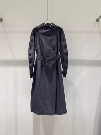 Дамско палто до средна дължина с двуредно закопчаване, кръгла яка, едноцветен модел, свободен силует