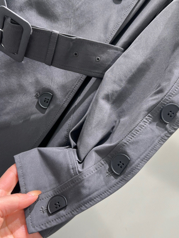 Дамско палто до средна дължина с двуредно закопчаване, кръгла яка, едноцветен модел, свободен силует