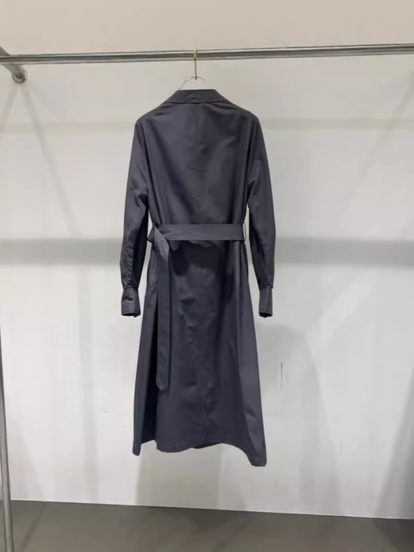 Дамско палто до средна дължина с двуредно закопчаване, кръгла яка, едноцветен модел, свободен силует