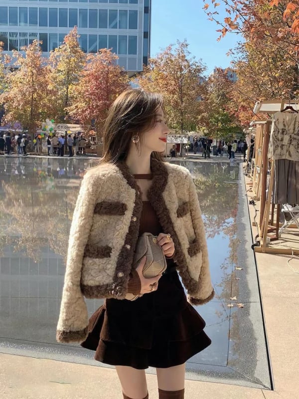 Дамско късо палто с изкуствена агнешка козина и quilted дизайн, свободен силует, кръгло деколте, еднобортно закопчаване, дебело зимно палто от полиестер