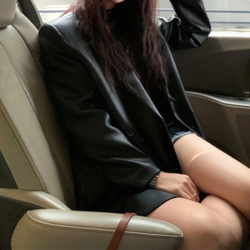 Jachetă din piele PU pentru femei, aspect de designer, croială lejeră în stil urban, model 3D, guler de sacou, închidere cu două nasturi, stil coreean, primăvara 2025