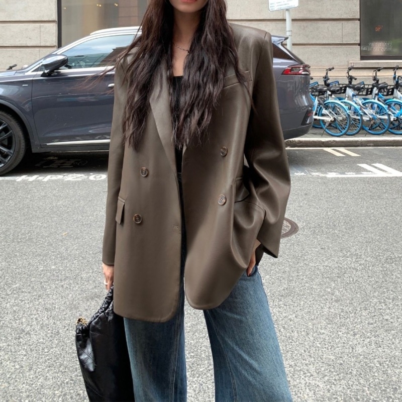 Jachetă din piele PU pentru femei, aspect de designer, croială lejeră în stil urban, model 3D, guler de sacou, închidere cu două nasturi, stil coreean, primăvara 2025