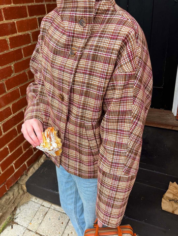 Палто от полиестер със стояща яка, каре шарка, дебел материал и ретро стил