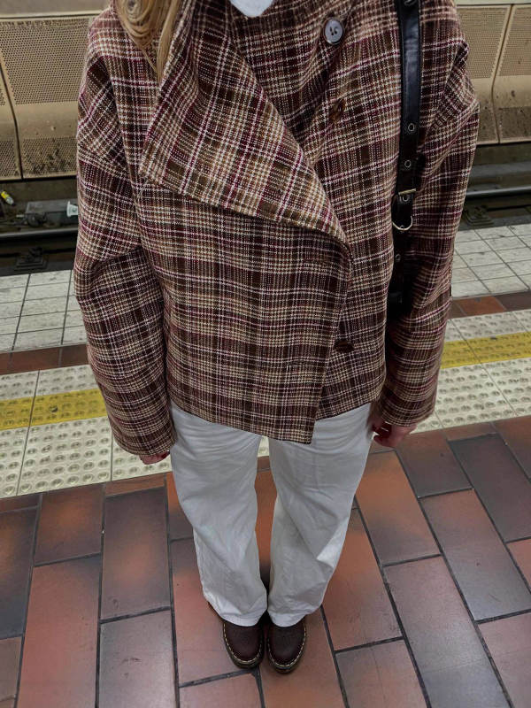 Палто от полиестер със стояща яка, каре шарка, дебел материал и ретро стил