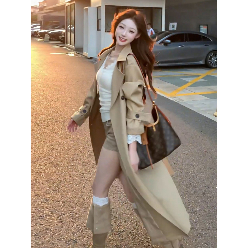 Дамско ветрово яке с средна дължина, памучно-полиестрова смес с над 95% полиестер, едноцветно, дълги ръкави, прав силует