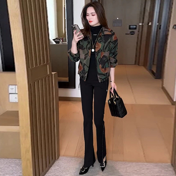 Дамско късо палто с дълги ръкави и поло яка, зимен модел 2024, японско-корейски leisure стил, полиестер 90–95%