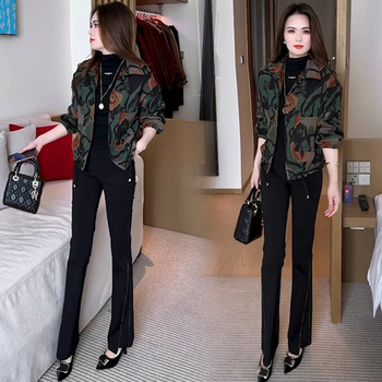 Дамско късо палто с дълги ръкави и поло яка, зимен модел 2024, японско-корейски leisure стил, полиестер 90–95%